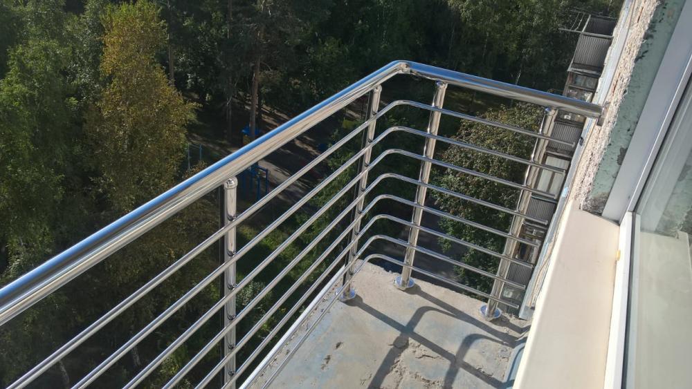 Балкон из нержавеющей стали (фотография)